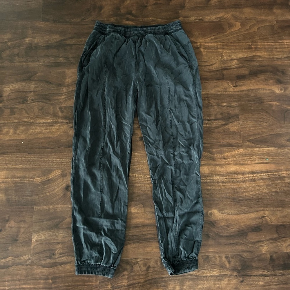 Lululemon Mat To Street Pant
Charcoal Grey
Size 10